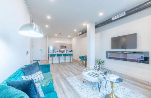 Emerald Escape, Free Parking, 2 Bath, Sleeps 8 Near American Dream and The Airport, King Bed and 2 Queen Beds, Washer and Dryer - Foto 8