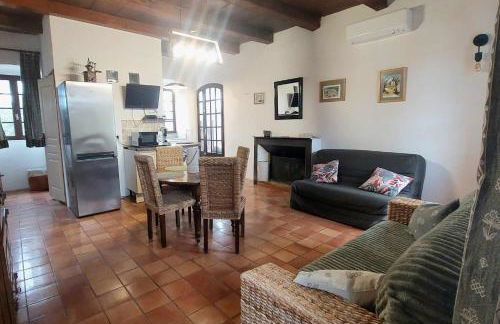 1st floor apartment in 18th century character house - Foto 5