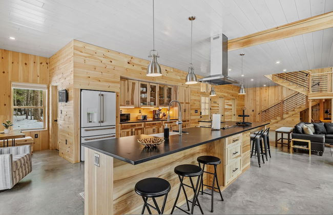 Ski Cabin w Hot Tub Gas Fireplace Near Cranmore - Photo 11