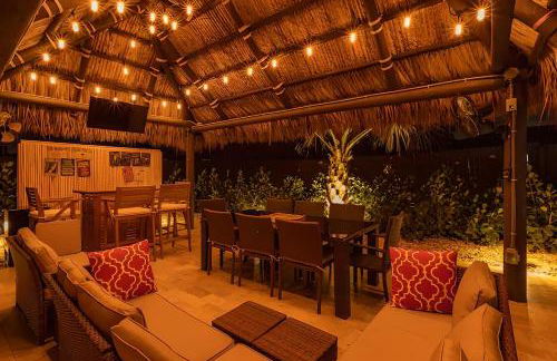 Boho Tiki Villa w Heated Saltwater Pool, King Beds & 6TVs - Photo 8