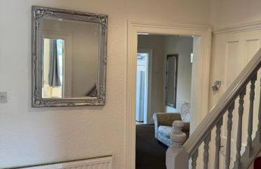 Large Traditional, Sleeps 8, 2 baths, Train, Tram, Pubs, Hucknall - Foto 39