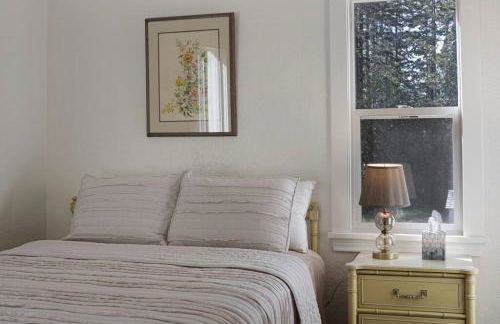 Secluded 4BR Nestled in Woods-Hot Tub/Dog Friendly - Foto 11