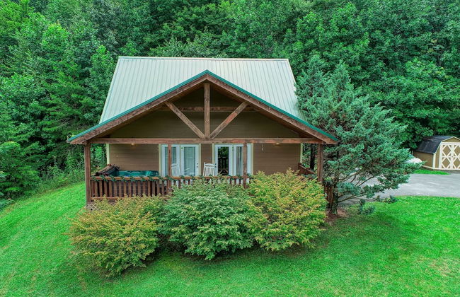 Smoky Mountain Getaway 3 Bedroom Cabin by RedAwning - Photo 24