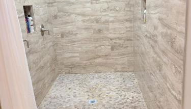 Luxury 800 Sq Ft 1 bedroom Suite Full Large Kitchen Free Laundry - Foto 2