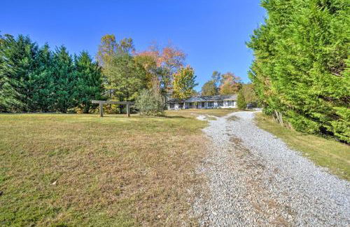 Mod Stable House on 10 Acres, Walk to Lake! - Foto 35