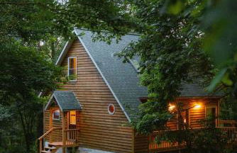 Cheerful Two Bdrm Cabin with Hot Tub & Pet Friendly - Foto 34