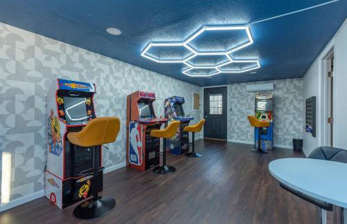 6 Br Cabin Hot Tub Fire Pit Min to Hatley Pointe - Foto 44