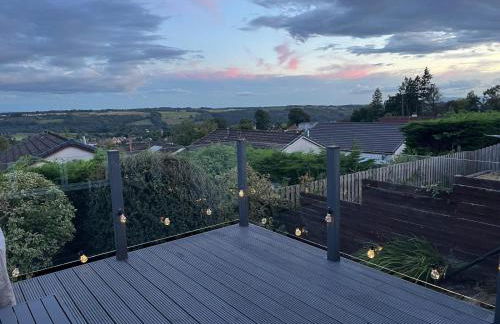 Stylish 3 Bedroom with Balcony and Amazing View - Photo 22