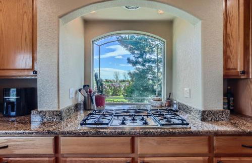 Denver Retreat Home with Stunning Lake, Mountain Views and Luxury Amenities - Foto 9