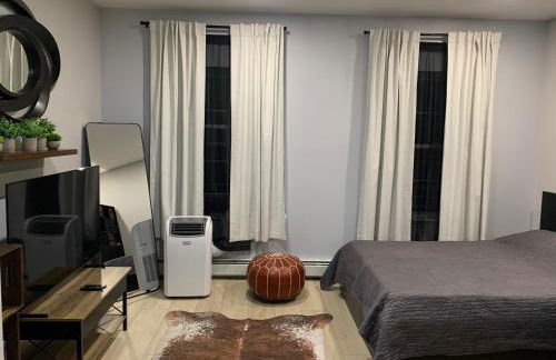 East New York Urban Escape - Foto 1