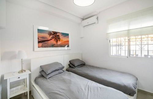 Luxury Villa - Large Private Pool - Cabo Roig Strip - Foto 24