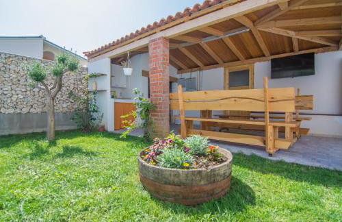 Village holiday apartman with heated pool Maslina - Photo 12