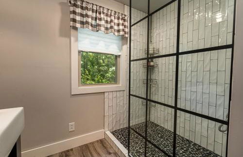 French Country Cottage Dock & Screened Porch - Photo 25