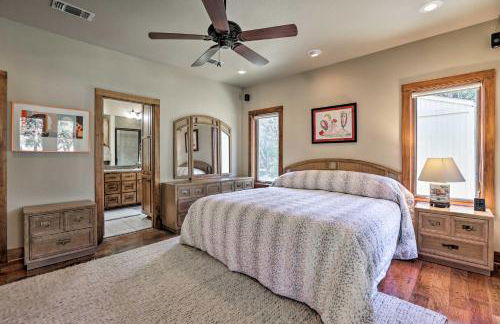 Riverfront Blanco Home with Shaded Porch and Hot Tub - Foto 10