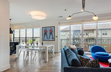 Dual Bachelor Pads w/ Rooftop Lounge & Games Sleeps 26 5 Min to Broadway - Foto 1