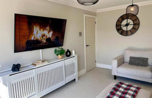 Brand New 2 Bed House - Sleeps 4 - Free Parking - Near HS2 & Drayton Manor - Foto 6