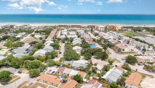 Beachside Bungalow- 2 minutes from the beach! - Foto 3