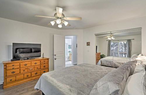 Centrally Located Mt Shasta Home with Deck! - Foto 16