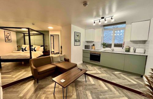 Stylish Studio Apartment on Torquay Harbourside! - Photo 1