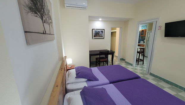 Aparthotel in Havana with garden - Photo 4