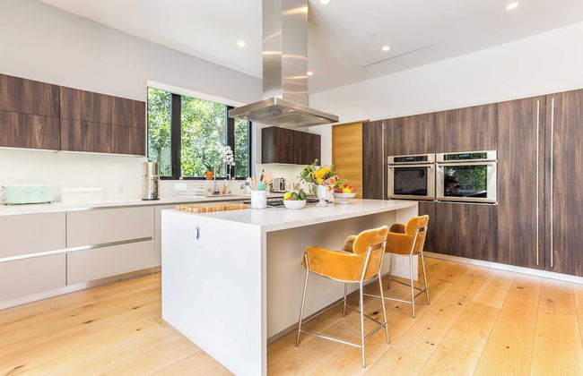 Luxe Weho Villa, Walk to Melrose Ave, Pool + Hot Tub North Vista by Avantstay - Photo 16