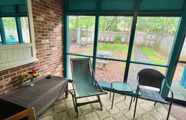 Family Friendly Downtown Home - Private Yard & Grill - Location, Location, Location! - Foto 30