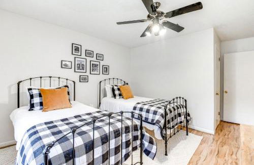 2 Mi to Kyle Field Bryan Home with Fenced Yard - Photo 19