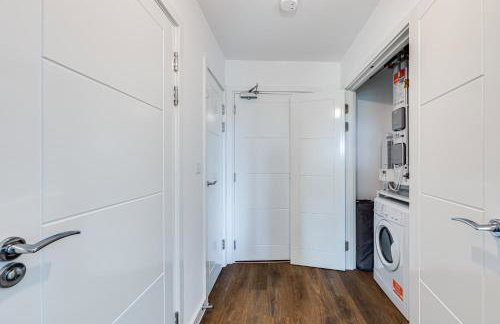 Penthouse Apartment - City Centre - Secure Parking, Balcony, Self-Check-In, Fast Wifi and Smart TV with Netflix by Yoko Property - Photo 23