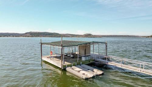 Family Lakefront Home with Large Porch - Foto 5