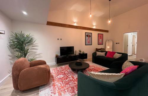 Moonlight Lodge - 4 bedroom Barn with Hot Tub! - Foto 1