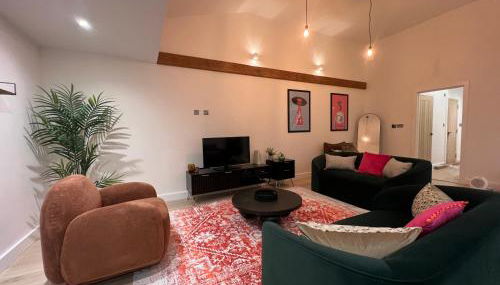 Moonlight Lodge - 4 bedroom Barn with Hot Tub! - Foto 1