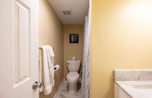 Modern 3-bedroom, big fence yard, Pets stay free - Foto 75