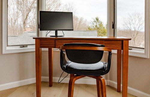 Large Luxury Home with Media Room and Game Room - 10 mins to Campus & Stadium - Foto 47