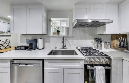 West Oakland Charm 5br4ba AC WD - Photo 34