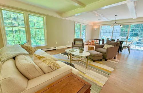 Beautiful House in the Woods, Huge Yard, Hot Tub - Foto 5