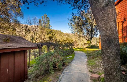 Sierra Vista by Willowbend Creek and waterfalls, Sleeps 16, with Hot tub, Play Yard, Arcade - Foto 45