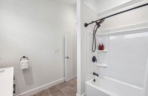 Seaside Serenity Steps to Beach Deck & Porch - Foto 29