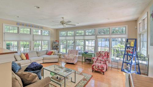 Cape Cod Cottage with Deck, Grill, and Games! - Foto 4