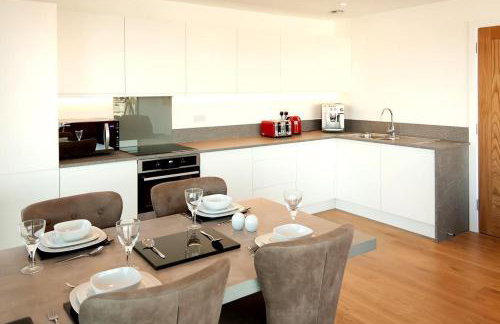 2 Bed - Leeward House by Pureserviced - Foto 5