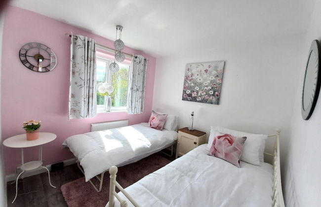 Charming Wentworth Lodge With Countryside Views - Photo 9