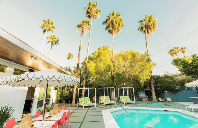 2 Rooms, Sleeps 8 Retro Hotel w/ Pool Wesley King Studio Buyout by Avantstay - Photo 53