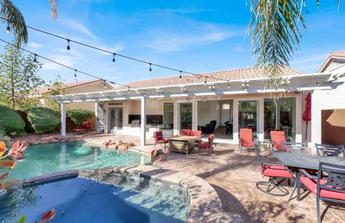 Lux 3BR Oasis Near Strip with Heated Pool and Jacuzzi - Photo 23