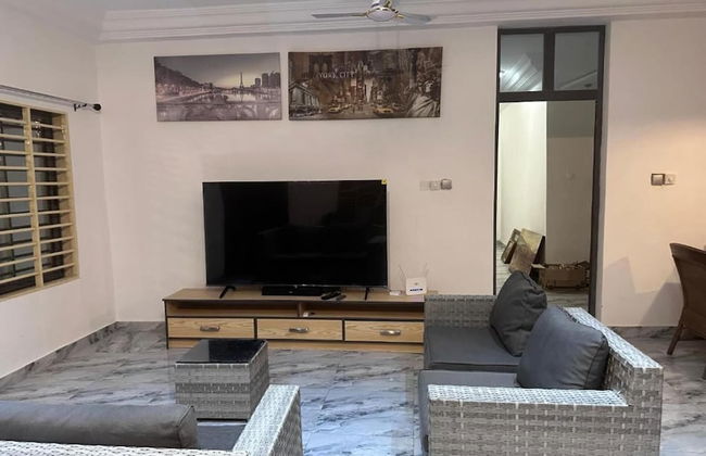 3 Bed Villa-private Garden-offstreetparking-aircon - Photo 8