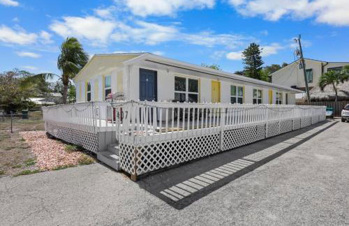 Condo located in Goodland just a short walk from great food - Foto 26