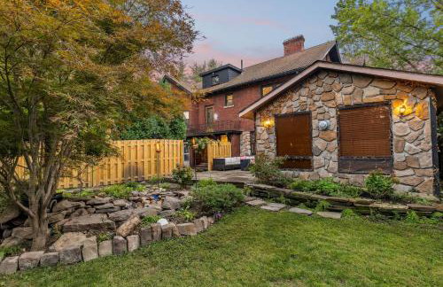 Steps to Edgewater - Sleeps 14 - Fun Game Room Retreat - Foto 72