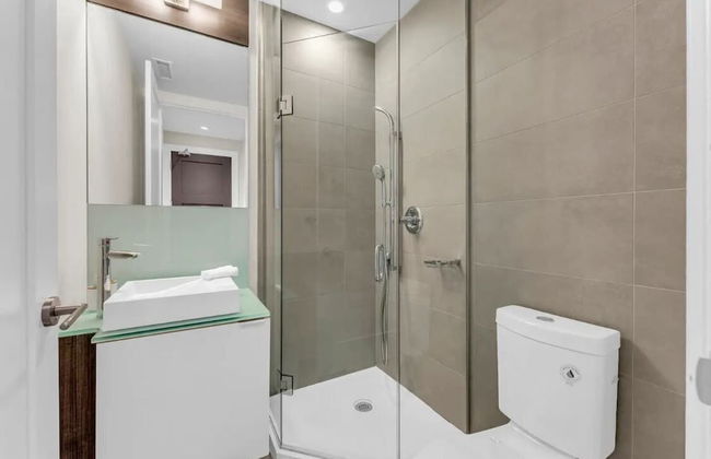 Lanterra Downtown Cn Tower - Photo 71