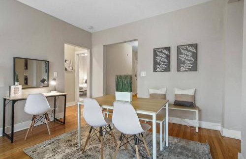 Perfect 3BR Apt in Chicago with WiFi & Laundry - Touhy 3N - Foto 6