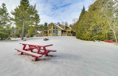 On-Site Trails and Private Beach! Lake Huron Retreat - Foto 32