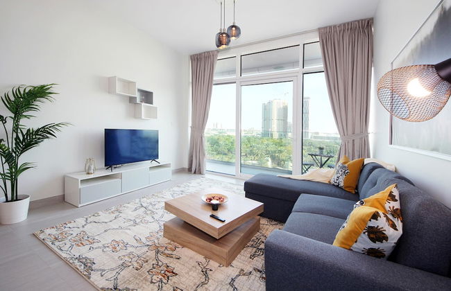 Luxury StayCation - Spacious Apartment Amidst Lush Green Parks - Photo 11