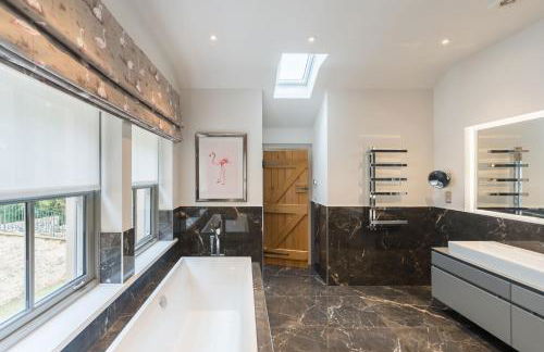 The Beeches - Photo 6